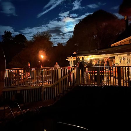 Oneroa Hekerua Lodge Backpackers Hostel Waiheke Island מראה חיצוני תמונה