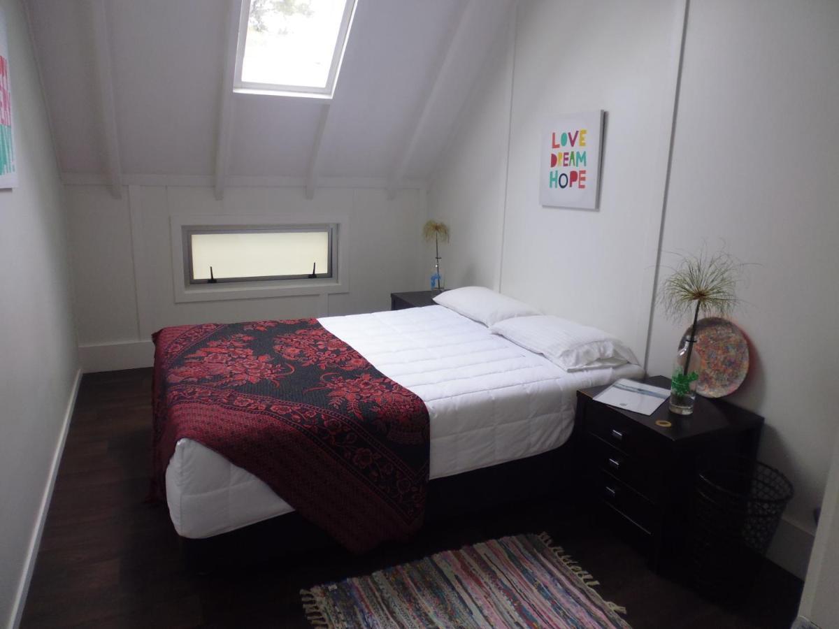 Oneroa Hekerua Lodge Backpackers Hostel Waiheke Island מראה חיצוני תמונה