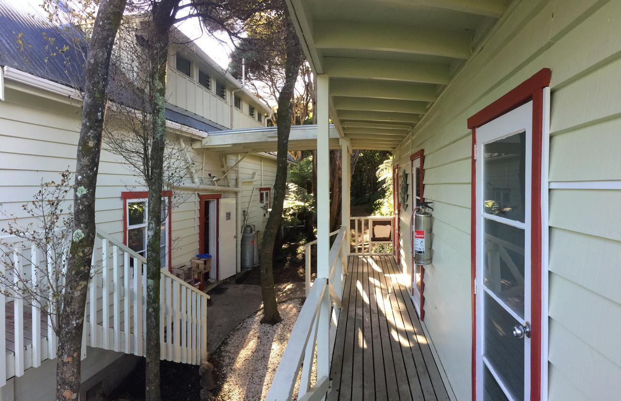 Oneroa Hekerua Lodge Backpackers Hostel Waiheke Island מראה חיצוני תמונה